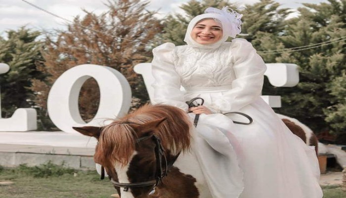 رسالة من والد معتقلة.. "حياة آية في خطر"