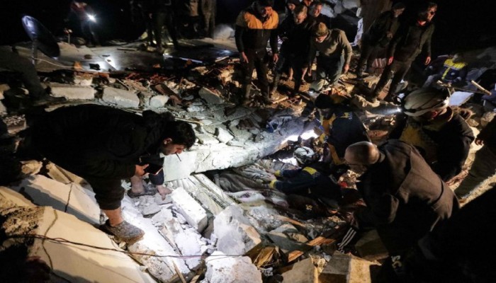 "أبو تريكة" يعزي في ضحايا الزلزال و3 لاعبين دوليين تحت الانقاض