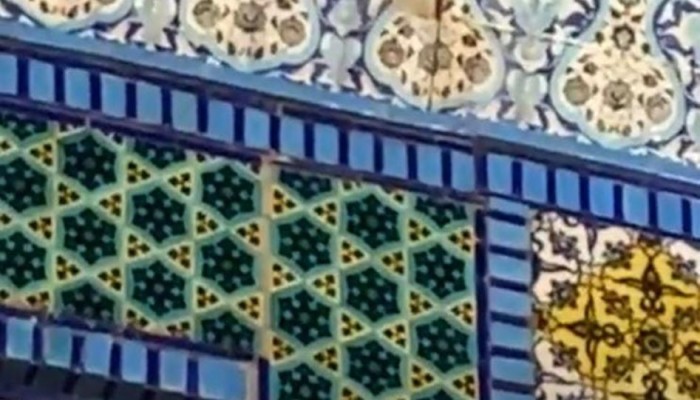 تساقط حجارة مزخرفة من الجهة الخارجية لمصلى قبة الصخرة