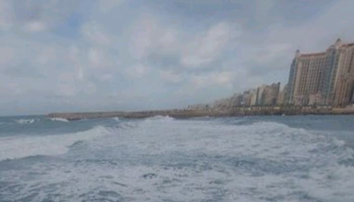 غرق شواطئ رأس البر بعد زلزال تركيا.. والخوف يتزايد من "تسونامي"