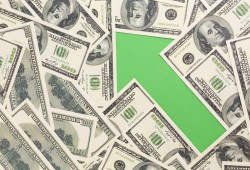 الدولار يسجل ارتفاعا جديدا بنهاية التعاملات البنكية