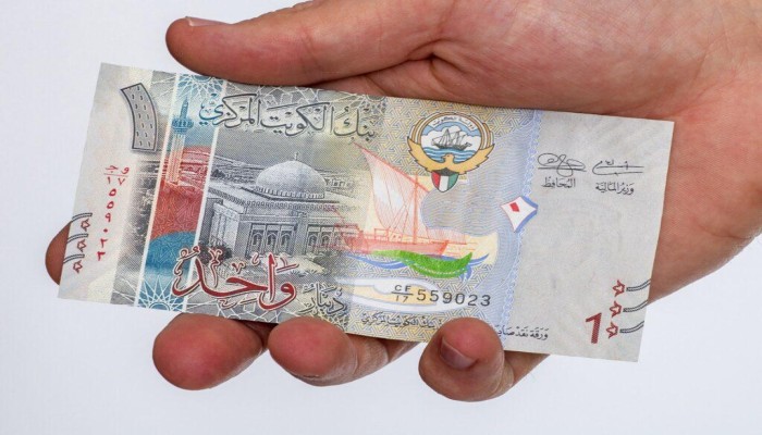 الدينار الكويتي يتخطى حاجز الـ 100 جنيه بالبنك المركزي المصري