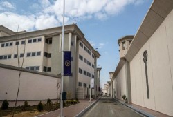 رويترز: سجن "بدر" يعج بانتهاكات حقوق الإنسان