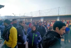 عمال كريازي ينظمون وقفة احتجاجية للمطالبة بزيادة الرواتب