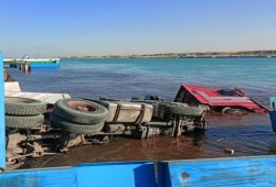 غرق شاحنة نقل بقناة السويس