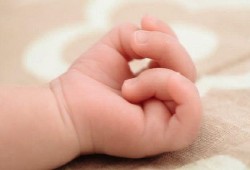 لبن صناعي يتسبب في مصرع  توأمين رضع بالشروق