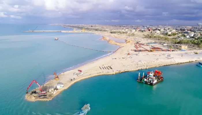 "ميدل إيست آي": الجيش رفض مقترحات لتطوير ميناء العريش بدون تهجير السكان أو هدم منازلهم