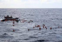 ارتفاع حصيلة غرقى قارب مهاجرين قبالة سواحل إيطاليا إلى 60