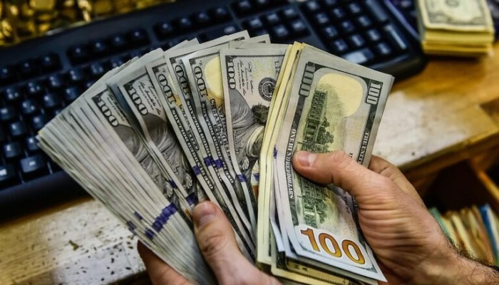 صعوبات داخلية وتوقعات بتراجع الجنيه.. الاقتصاد على المحك في مارس