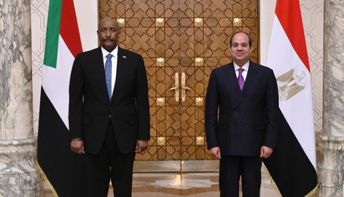 مركز أبحاث: دور مصر تقزم في الشأن السوداني والليبي بسبب انعدام الثقة بالسيسي