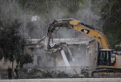 الاحتلال يهدم 9 منازل في القدس والخليل وأريحا ويصادر العديد من المنازل المتنقلة