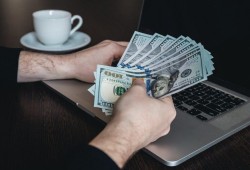 سعر الدولار يختتم بارتفاع جديد مقابل الجنيه في نهاية تعاملات الأسبوع