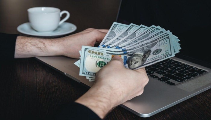 سعر الدولار يختتم بارتفاع جديد مقابل الجنيه في نهاية تعاملات الأسبوع