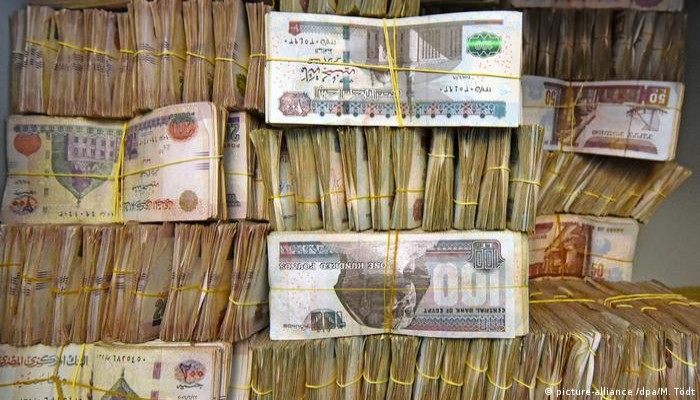 مع عودة السوق السوداء بقوة.. 9 مؤشرات على اقتراب التعويم الجديد
