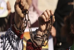 ميدل إيست آي: هكذا تمكن المحكمة العليا الإسرائيلية من تعذيب الأسرى الفلسطينيين