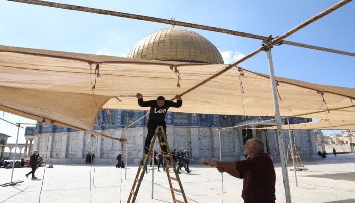 الأقصى يتزين لاستقبال 150 ألف مصلي يوميا في شهر رمضان