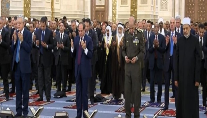 "مسجد مصر الكبير" جدل إهدار المال يطغي على تحفة معمارية فرعونية المداخل!