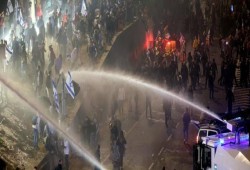 نتنياهو مقلدا السيسي .. (الكيان الصهيوني) تريند بعد مظاهرات ترفض الانقلاب القضائي!