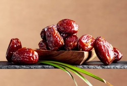 الإفطار على التمر في شهر رمضان.. فوائد وأضرار
