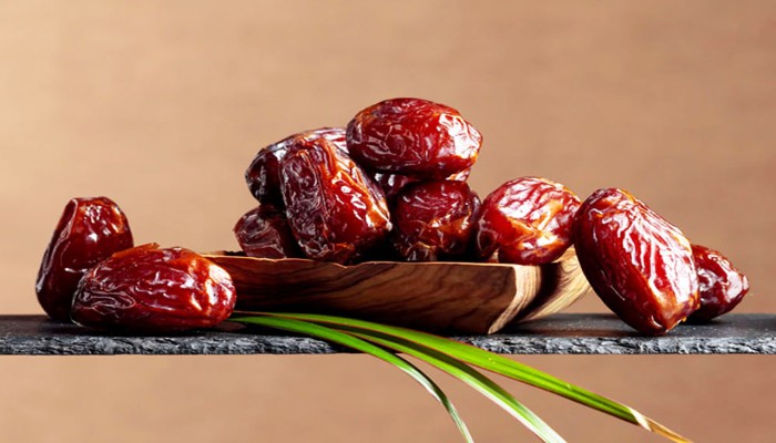 الإفطار على التمر في شهر رمضان.. فوائد وأضرار