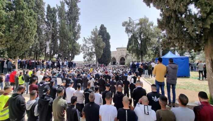 130 ألف مصلٍّ يؤدون الجمعة في الأقصى