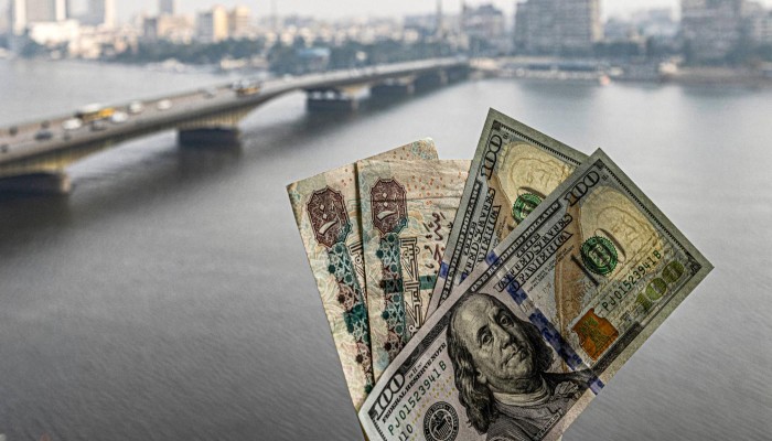 الأزمة مستمرة.. الجنيه سادس أسوأ 10 عملات أداء في العالم