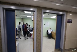 رقم كارثي.. دخل زهيد واعتداءات ومنظومة فاسدة وراء هجرة الأطباء