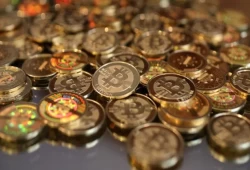 "بتكوين" تسجل 30 ألف دولار في أعلى مستوى خلال عشرة أشهر