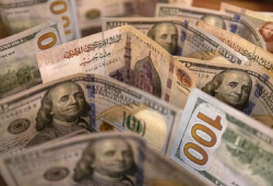 "بلومبيرج": مصر تقترب من التعويم الرابع للجنيه