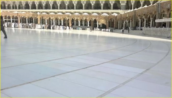 بدون مكيفات.. كشف سر برودة أرضيات الحرم رغم الحر الشديد
