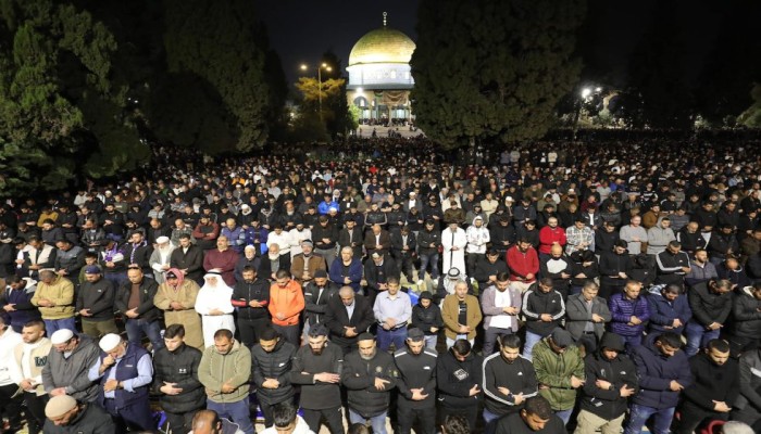 200 ألف مصلٍّ يؤدون العشاء والتراويح في الأقصى
