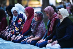 أختي المسلمة كيف يكون حالك عند وداع رمضان وليلة العيد ويوم العيد؟