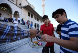 عيد الفطر مع المجتمعات غير الإسلامية .. 8 أفكار لتَشارُك الفرحة مع البيئات المضيفة