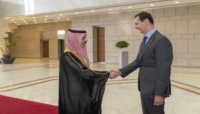 أسوشيتد برس: بين تأييد ومعارضة… الشعب السوري قلق من عودة الأسد للحظيرة العربية