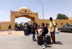 تضارب بأرقام نازحي السودان عبر "أرقين" و"قسطل" وإخفاء رسمي لدور دولي