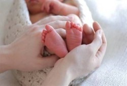 عندنا 3 أطفال ومعرفناش نربيهم.. أسرة تبيع طفلتهم الرضيعة بـ 150 ألف
