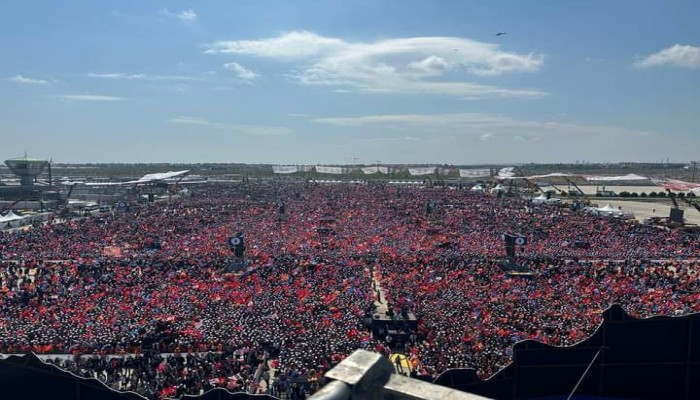 حشود تاريخية بإسطنبول ومراقبون: مؤشرات على تزايد حظوظ أردوغان أمام منافسيه