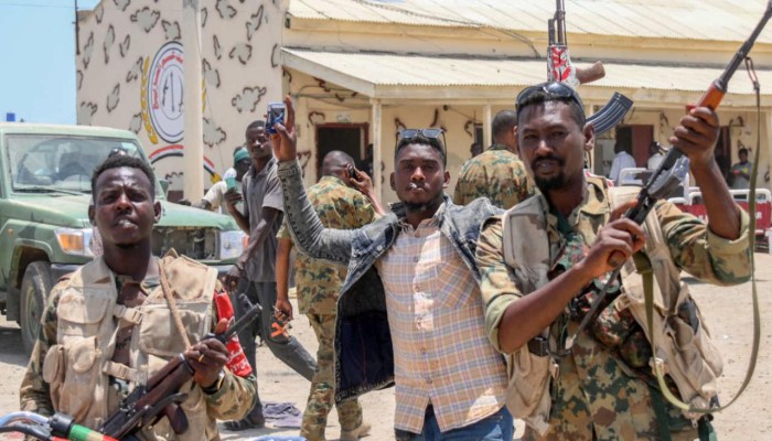 ميدل إيست آي: الصراع في السودان يختبر حدود دبلوماسية القوى الخليجية