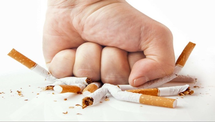 كيف تتصرف مع ابنك المدخن؟.. 10 نصائح للتعامل