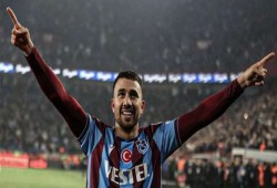 تقارير: تريزيجيه وافق على عرض أهلي جدة السعودي
