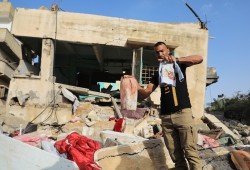 غزة تنفض غبار العدوان وتبدأ بعودة تدريجية للحياة