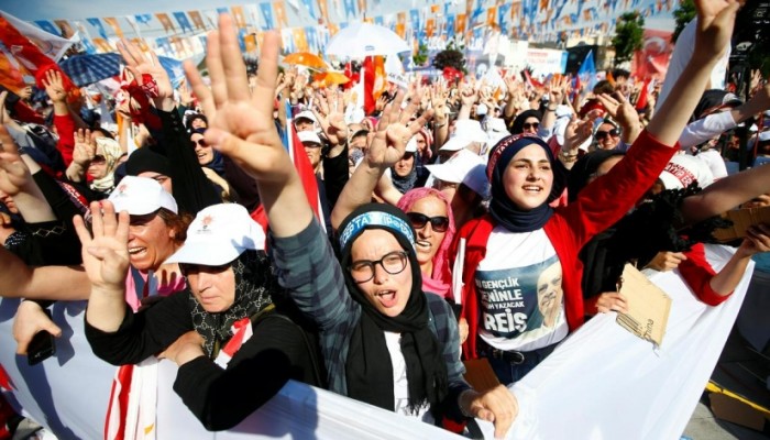 انحياز محتمل لأردوغان وأوغلو أطلق العديد من الشعارات.. لمن صوت 13 مليون شابا؟