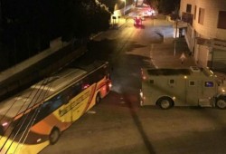 اشتباكات مسلحة.. 100 إصابة في اقتحام الاحتلال منطقة قبر يوسف شرق نابلس