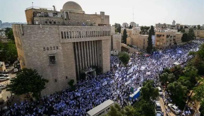 مواجهات واعتقالات.. انطلاق "مسيرة الأعلام" الاستفزازية في القدس المحتلة