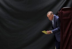 أردوغان يقود الطريق إلى مواجهة الجولة الثانية مع خيبة أمل منافسيه 