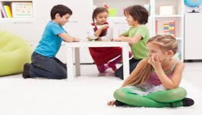 نصائح للتعامل مع طفلك الخجول ومساعدته