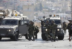 الاحتلال يصيب شابين ويشنّ حملة اعتقالات في الضفة والقدس