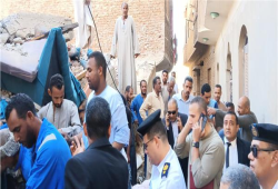 مصرع 4 أشخاص بينهم رضيع وإصابة 11 آخرين بانهيار منزل في "قنا"