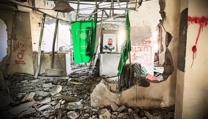 الاحتلال يفجّر منزل الشهيد معتز الخواجة برام الله وسط اشتباكات مع الفلسطنيين