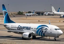 هبوط اضطراري لطائرة مصرية بمطار جدة بعد انفجار أحد إطاراتها